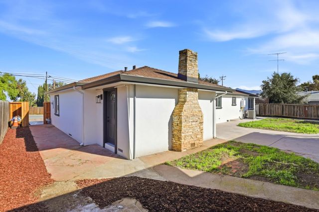 1361 Hillcrest Road, Hollister, CA 95023