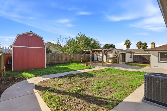 1361 Hillcrest Road, Hollister, CA 95023