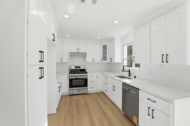 1361 Hillcrest Road, Hollister, CA 95023