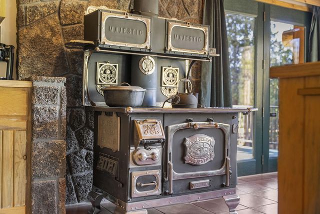 15124 E River Loop Drive E, Bend, OR 97707