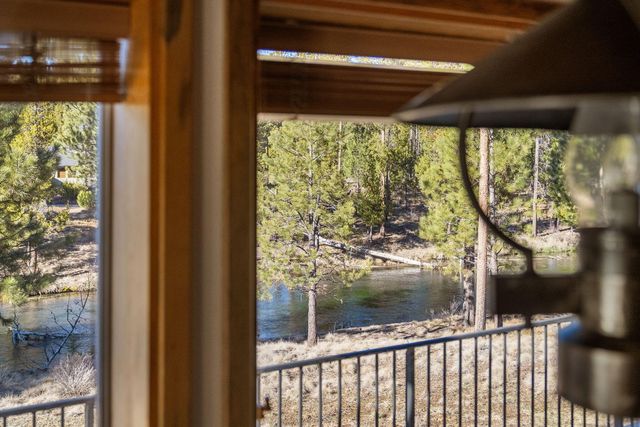 15124 E River Loop Drive E, Bend, OR 97707