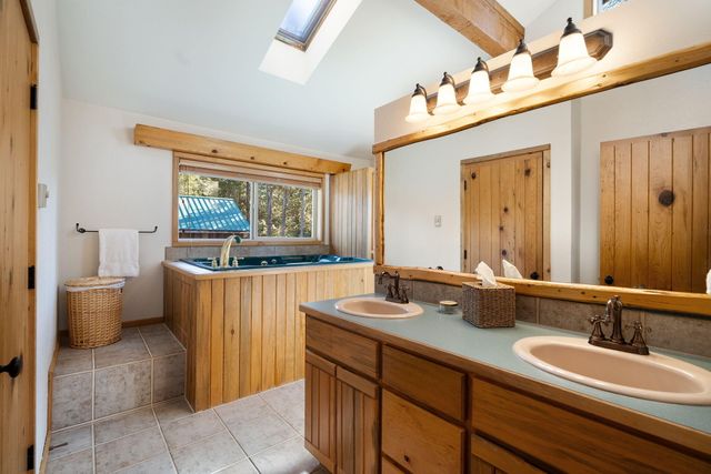 15124 E River Loop Drive E, Bend, OR 97707