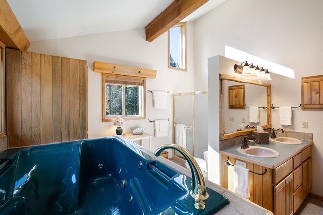 15124 E River Loop Drive E, Bend, OR 97707