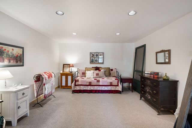 15124 E River Loop Drive E, Bend, OR 97707