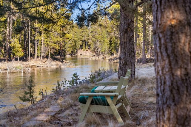 15124 E River Loop Drive E, Bend, OR 97707