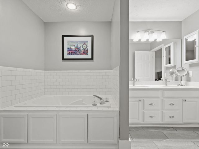 3176 S Parker Lane, New Palestine, IN 46163