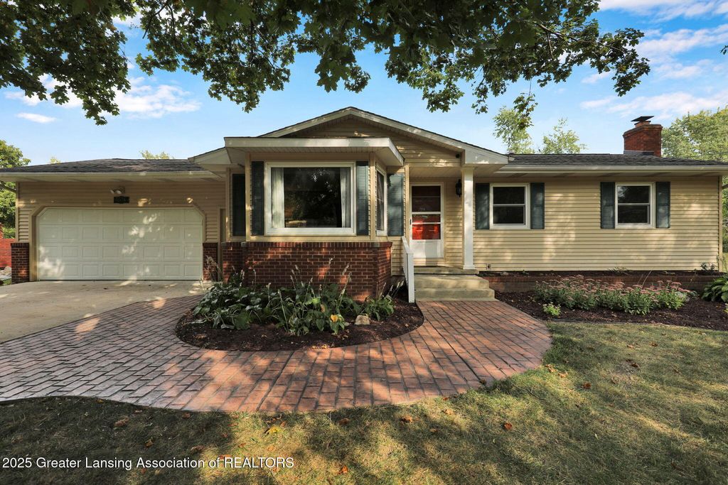 5576 Eugene Drive, Dimondale, MI 48821