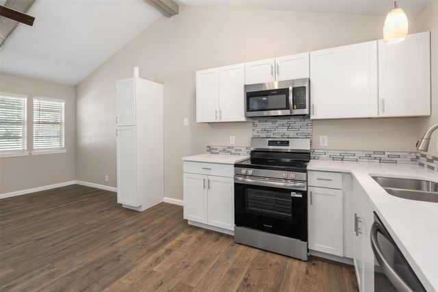 110 Meadowood Road, Enchanted Oaks, TX 75156