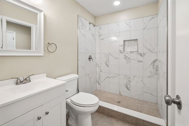 110 Meadowood Road, Enchanted Oaks, TX 75156