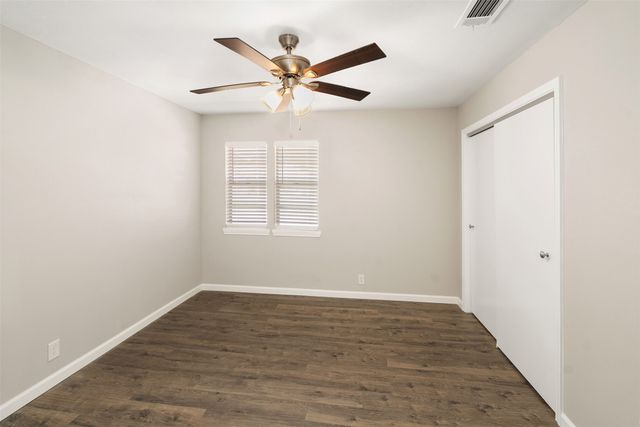 110 Meadowood Road, Enchanted Oaks, TX 75156