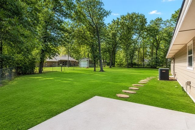 110 Meadowood Road, Enchanted Oaks, TX 75156