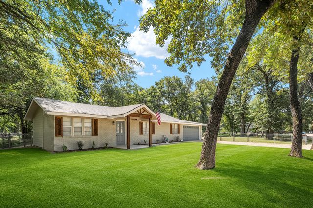 110 Meadowood Road, Enchanted Oaks, TX 75156