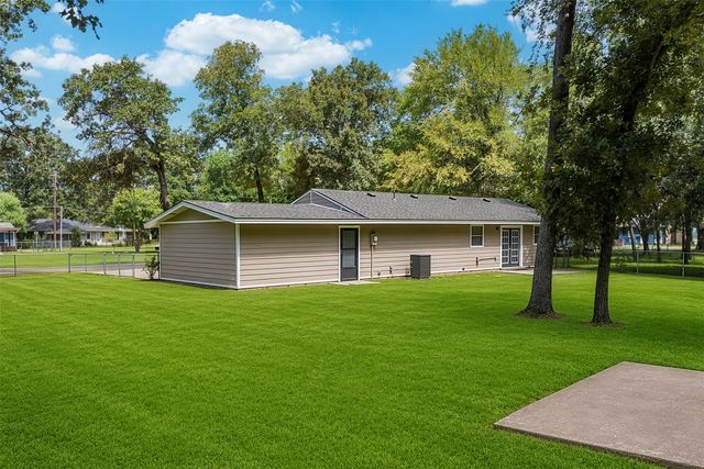 110 Meadowood Road, Enchanted Oaks, TX 75156