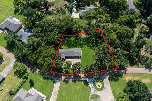 110 Meadowood Road, Enchanted Oaks, TX 75156