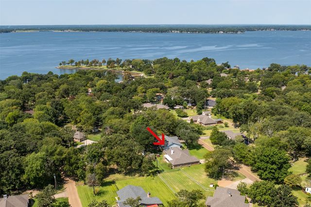 110 Meadowood Road, Enchanted Oaks, TX 75156