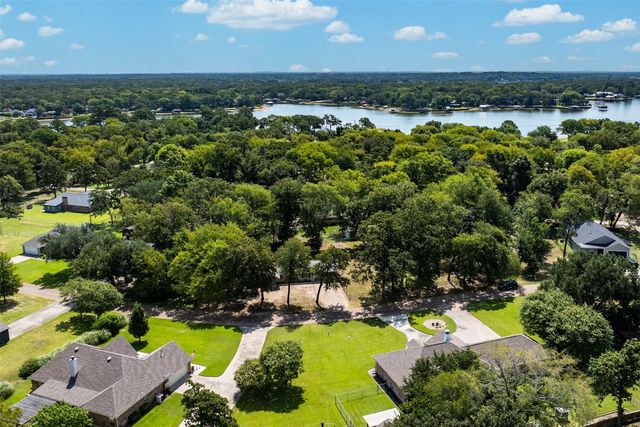 110 Meadowood Road, Enchanted Oaks, TX 75156
