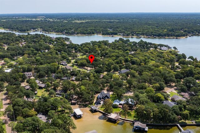 110 Meadowood Road, Enchanted Oaks, TX 75156