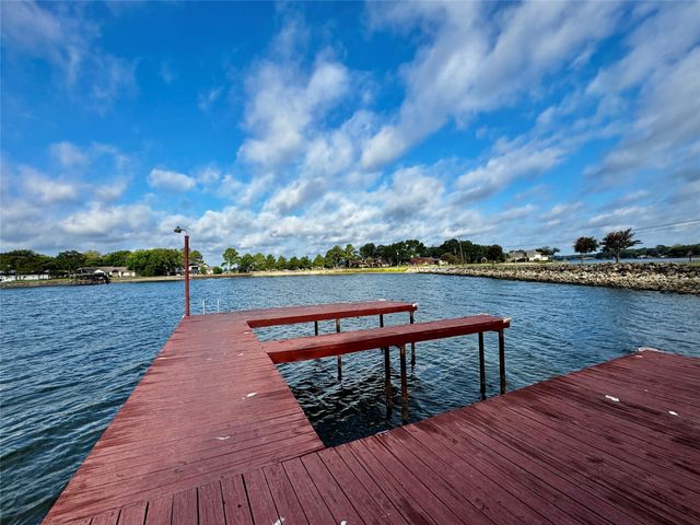 110 Meadowood Road, Enchanted Oaks, TX 75156