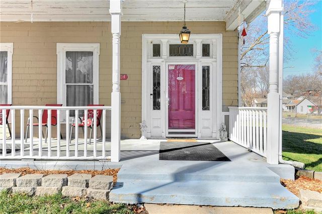904 3rd Avenue, Leavenworth, KS 66048