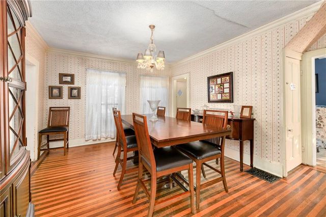 904 3rd Avenue, Leavenworth, KS 66048