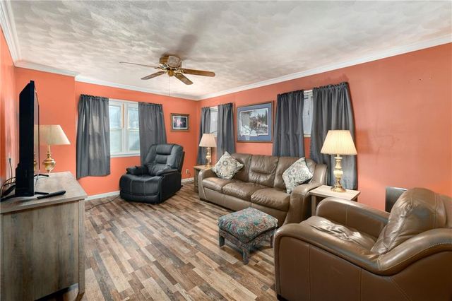 904 3rd Avenue, Leavenworth, KS 66048