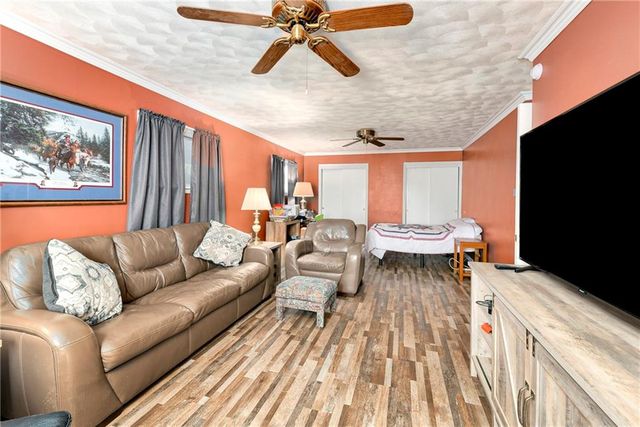 904 3rd Avenue, Leavenworth, KS 66048