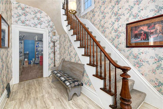 904 3rd Avenue, Leavenworth, KS 66048