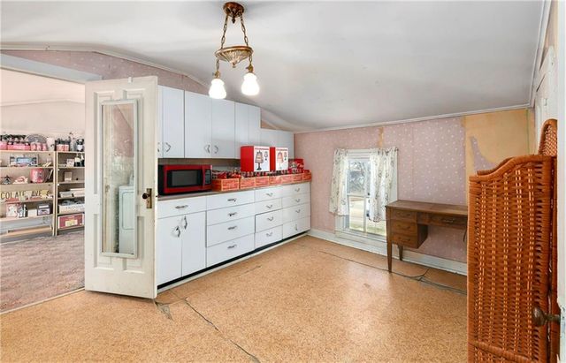 904 3rd Avenue, Leavenworth, KS 66048