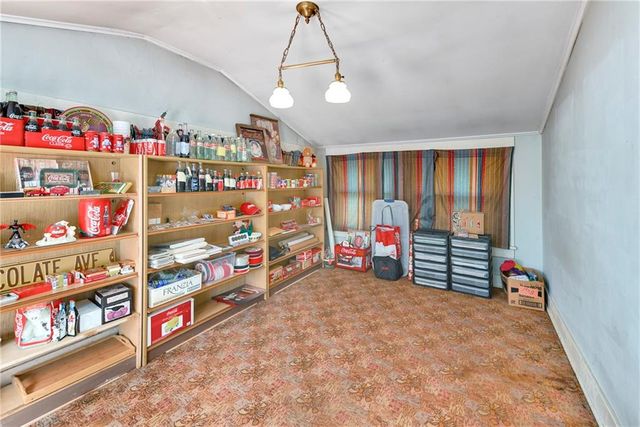 904 3rd Avenue, Leavenworth, KS 66048