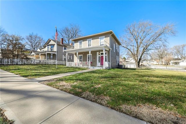 904 3rd Avenue, Leavenworth, KS 66048
