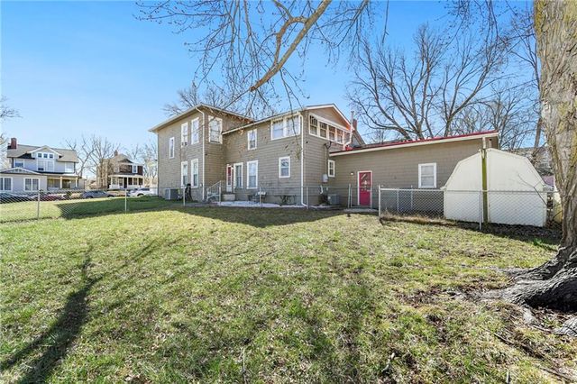 904 3rd Avenue, Leavenworth, KS 66048