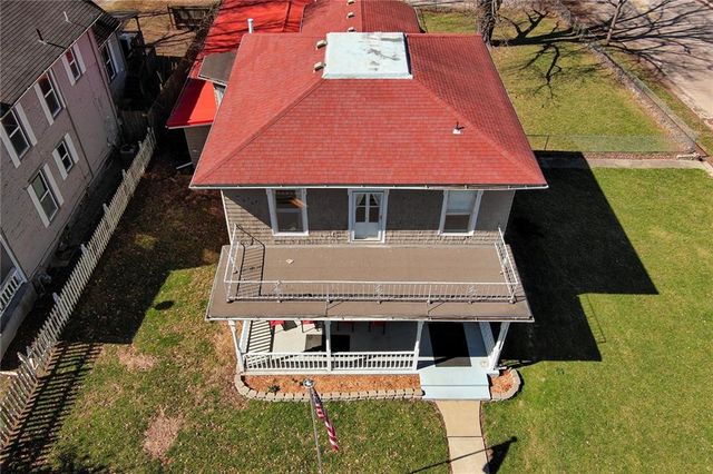 904 3rd Avenue, Leavenworth, KS 66048