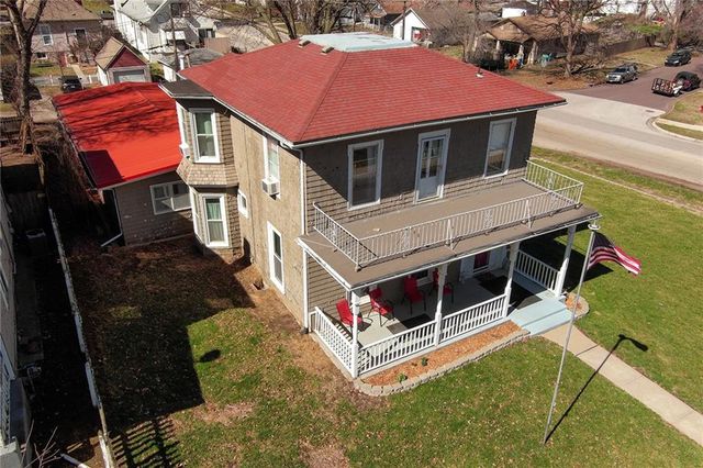 904 3rd Avenue, Leavenworth, KS 66048