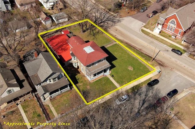 904 3rd Avenue, Leavenworth, KS 66048