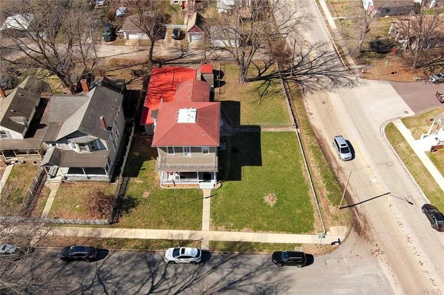 904 3rd Avenue, Leavenworth, KS 66048