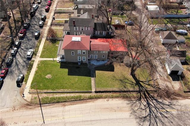 904 3rd Avenue, Leavenworth, KS 66048