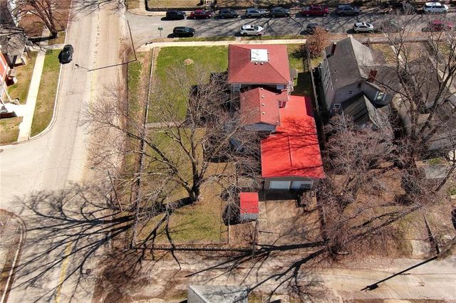 904 3rd Avenue, Leavenworth, KS 66048