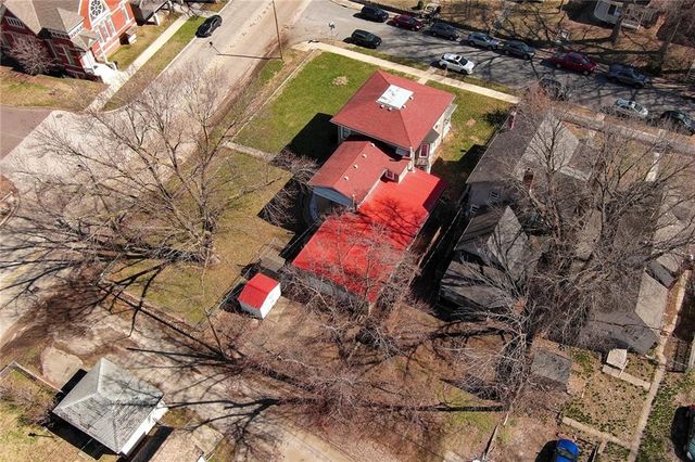 904 3rd Avenue, Leavenworth, KS 66048