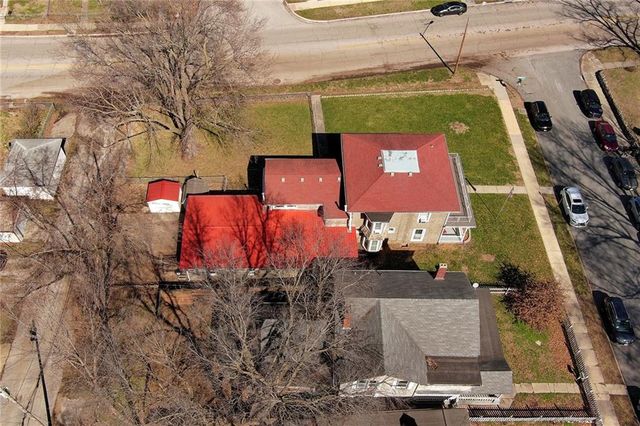 904 3rd Avenue, Leavenworth, KS 66048