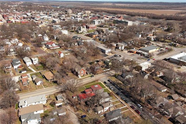 904 3rd Avenue, Leavenworth, KS 66048