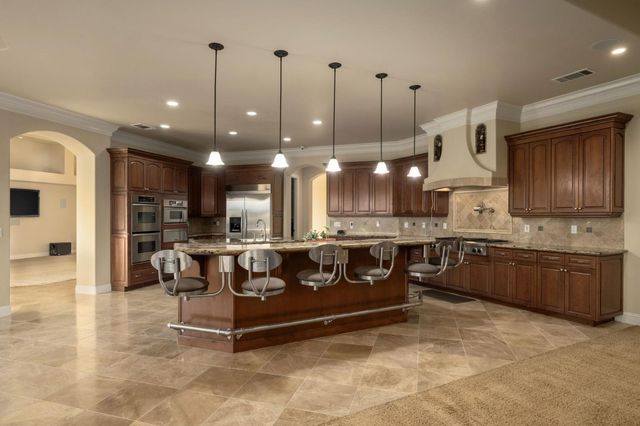 11116 E Dayton Avenue, Sanger, CA 93657