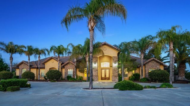 11116 E Dayton Avenue, Sanger, CA 93657