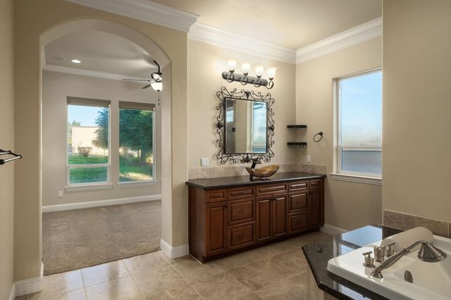 11116 E Dayton Avenue, Sanger, CA 93657