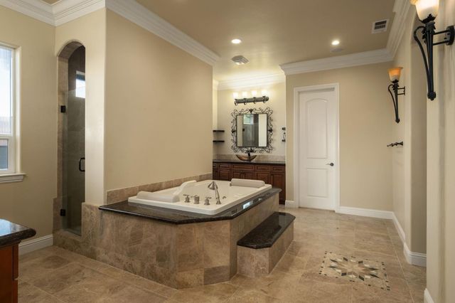 11116 E Dayton Avenue, Sanger, CA 93657