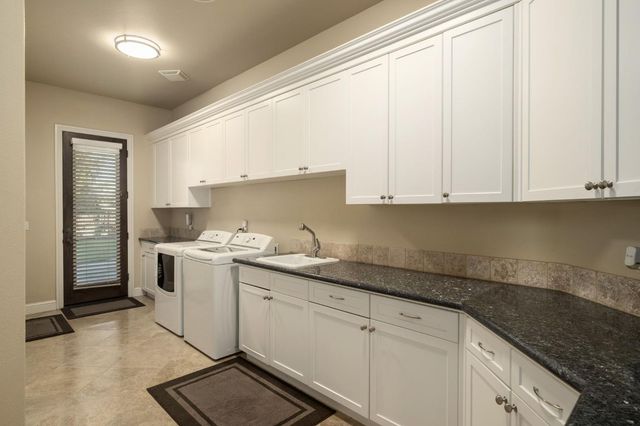 11116 E Dayton Avenue, Sanger, CA 93657