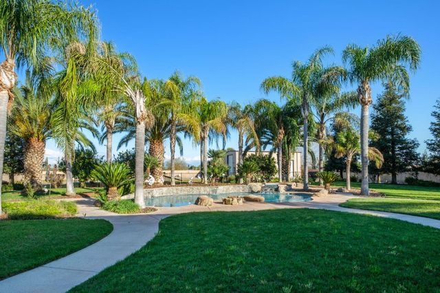 11116 E Dayton Avenue, Sanger, CA 93657