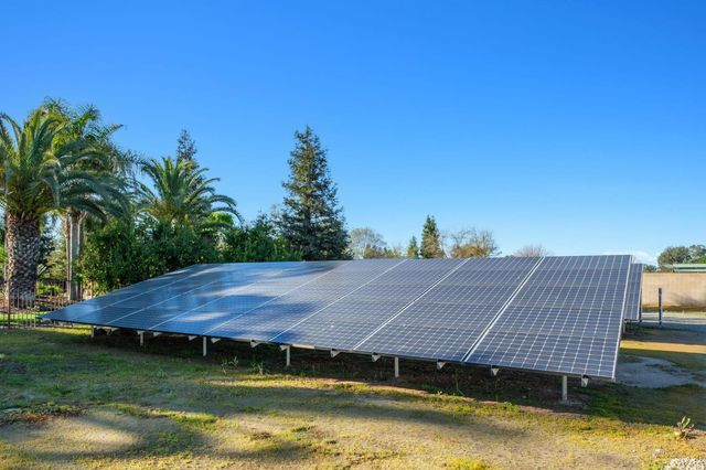 11116 E Dayton Avenue, Sanger, CA 93657