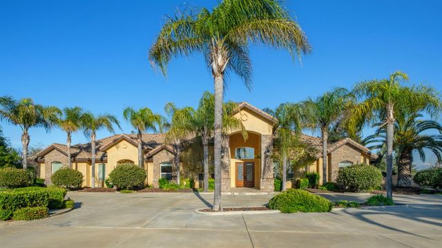 11116 E Dayton Avenue, Sanger, CA 93657