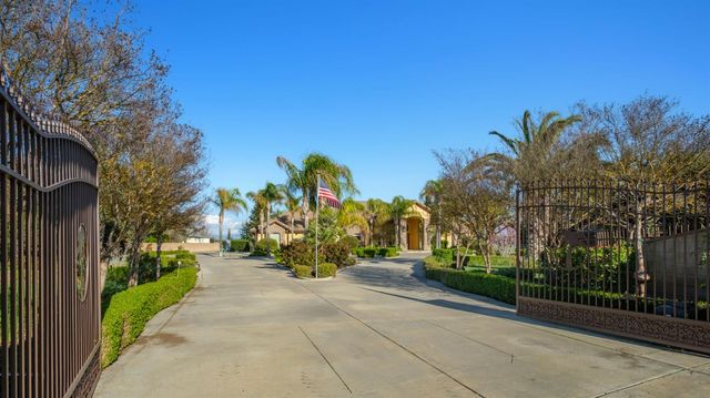 11116 E Dayton Avenue, Sanger, CA 93657