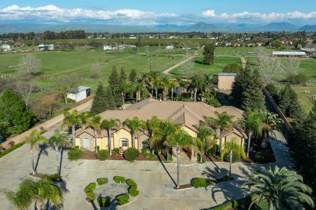 11116 E Dayton Avenue, Sanger, CA 93657